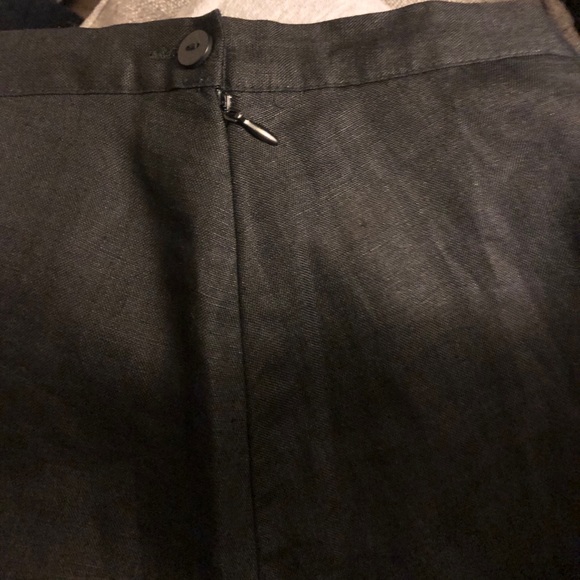 SOLD…….Beautiful Floral and Black Skirt Size 10 - Picture 5 of 6